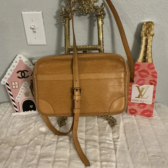 Louis Vuitton Brown Leather Shoulder Bag - Picture 1 of 7